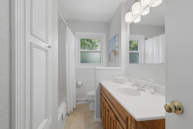 6406 Dodds Drive, Bettendorf, IA 52722
