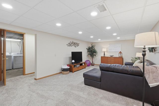6406 Dodds Drive, Bettendorf, IA 52722