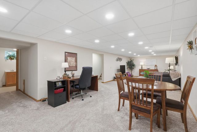 6406 Dodds Drive, Bettendorf, IA 52722