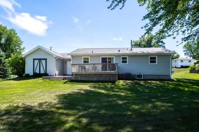 6406 Dodds Drive, Bettendorf, IA 52722