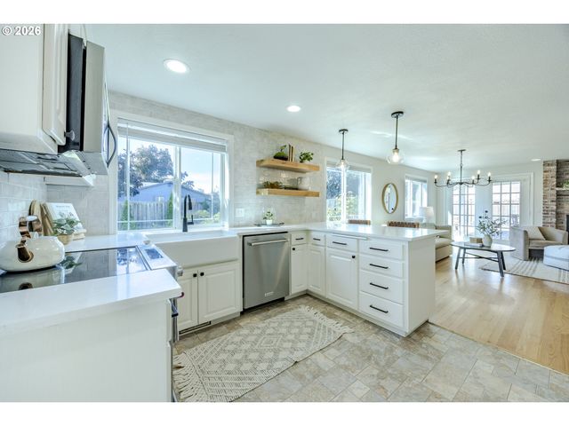 2536 15TH St, Springfield, OR 97477