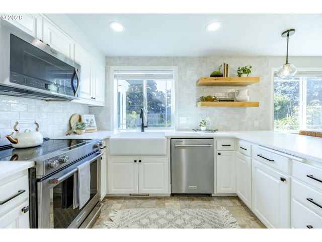 2536 15TH St, Springfield, OR 97477