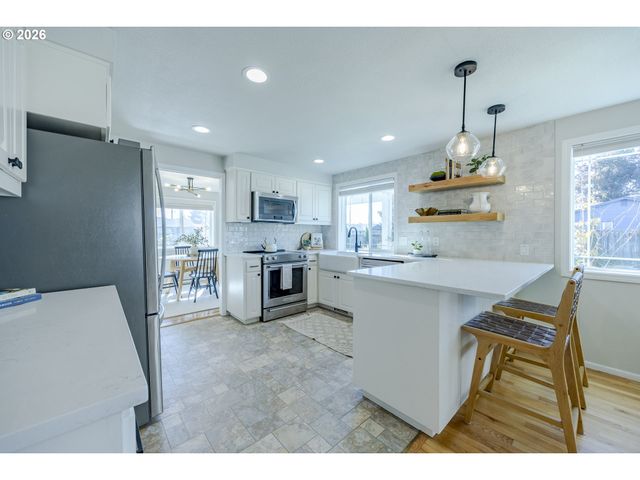 2536 15TH St, Springfield, OR 97477