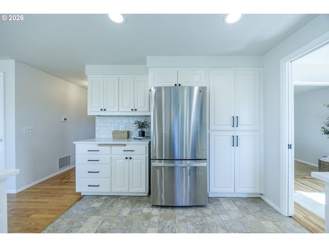 2536 15TH St, Springfield, OR 97477