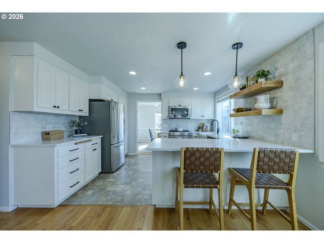 2536 15TH St, Springfield, OR 97477