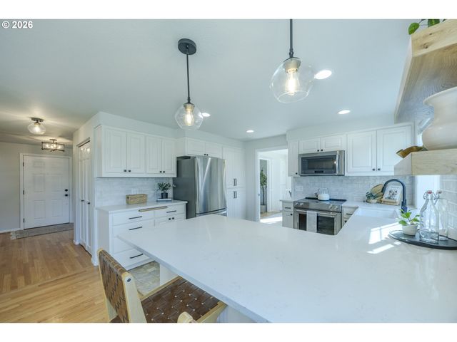 2536 15TH St, Springfield, OR 97477