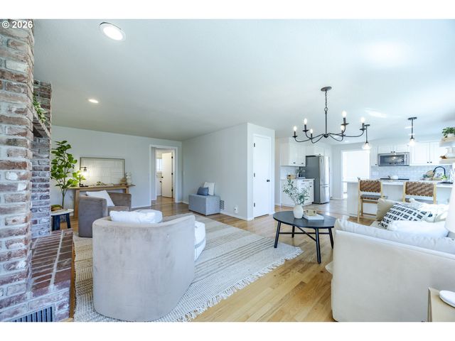 2536 15TH St, Springfield, OR 97477