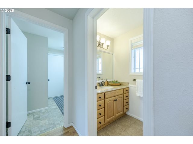 2536 15TH St, Springfield, OR 97477