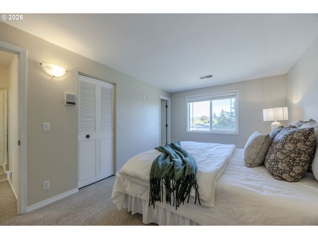 2536 15TH St, Springfield, OR 97477