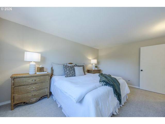 2536 15TH St, Springfield, OR 97477
