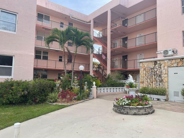 2851 Somerset Drive 111, Oakland Park, FL 33311