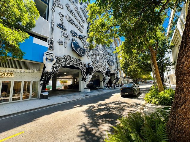 250 NW 51st St, Miami, FL 33127