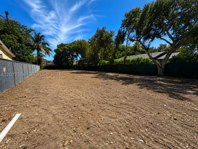 250 NW 51st St, Miami, FL 33127
