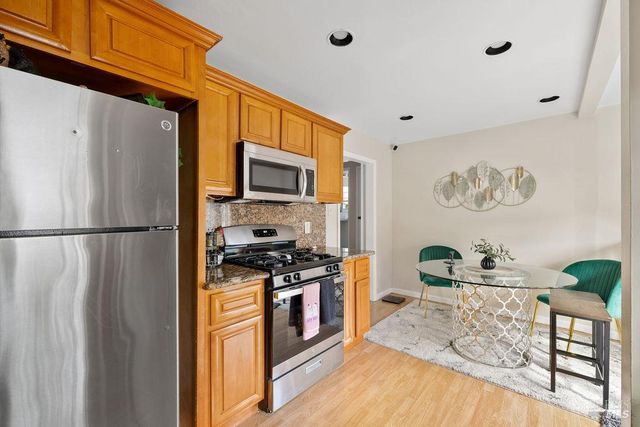 903 Jones Ct, Pinole, CA 94564