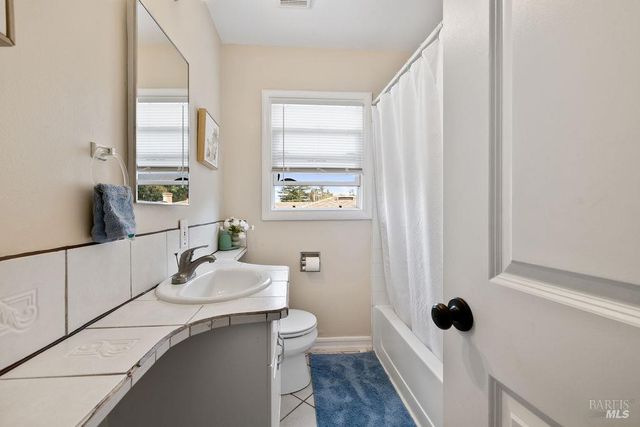 903 Jones Ct, Pinole, CA 94564