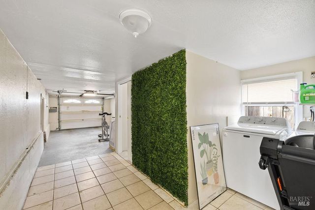 903 Jones Ct, Pinole, CA 94564