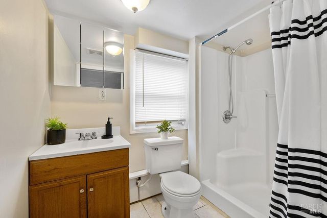 903 Jones Ct, Pinole, CA 94564