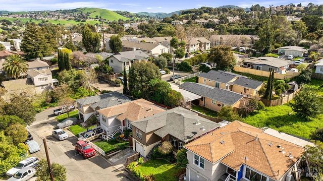903 Jones Ct, Pinole, CA 94564