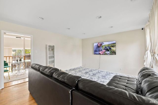 903 Jones Ct, Pinole, CA 94564