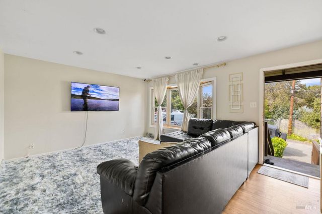 903 Jones Ct, Pinole, CA 94564
