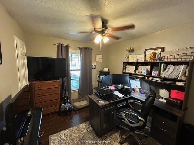 3917 Seminole Court, Bryan, TX 77802