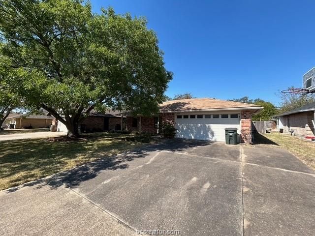 3917 Seminole Court, Bryan, TX 77802