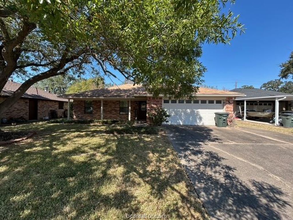 3917 Seminole Court, Bryan, TX 77802