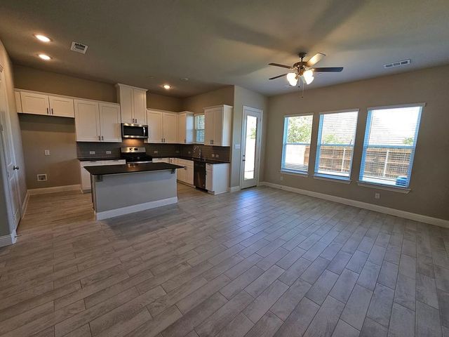 549 Hutchinson Lane, Lewisville, TX 75077