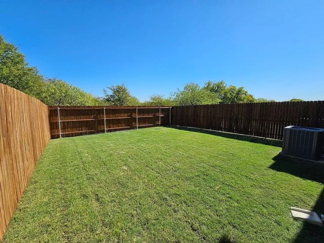549 Hutchinson Lane, Lewisville, TX 75077