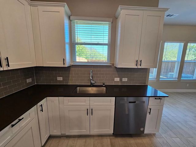 549 Hutchinson Lane, Lewisville, TX 75077