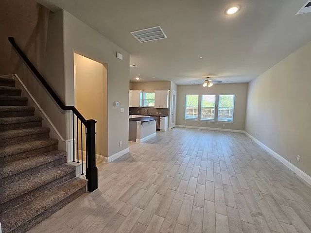 549 Hutchinson Lane, Lewisville, TX 75077