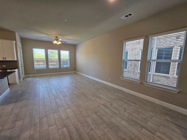 549 Hutchinson Lane, Lewisville, TX 75077