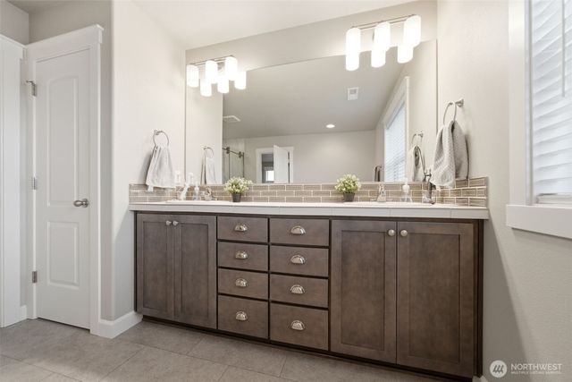 618 E Tanoak Avenue, La Center, WA 98629