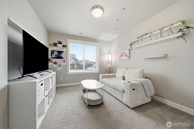 618 E Tanoak Avenue, La Center, WA 98629