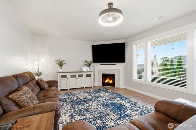 618 E Tanoak Avenue, La Center, WA 98629