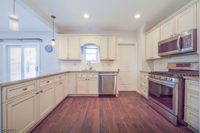 17 Erwin Pl, West Orange Twp., NJ 07052