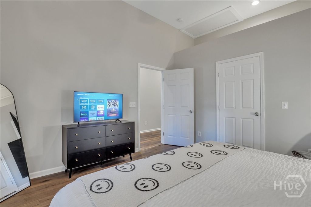Image 15 of property listing at 920 E 37th Street, Savannah, GA 31401