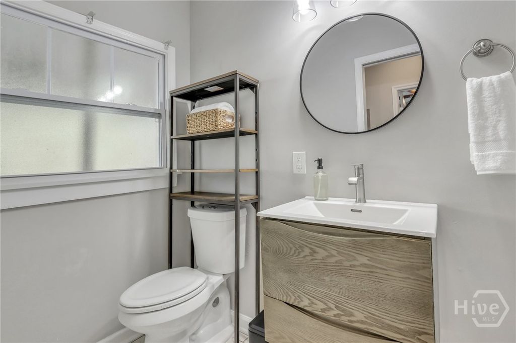 Image 21 of property listing at 920 E 37th Street, Savannah, GA 31401