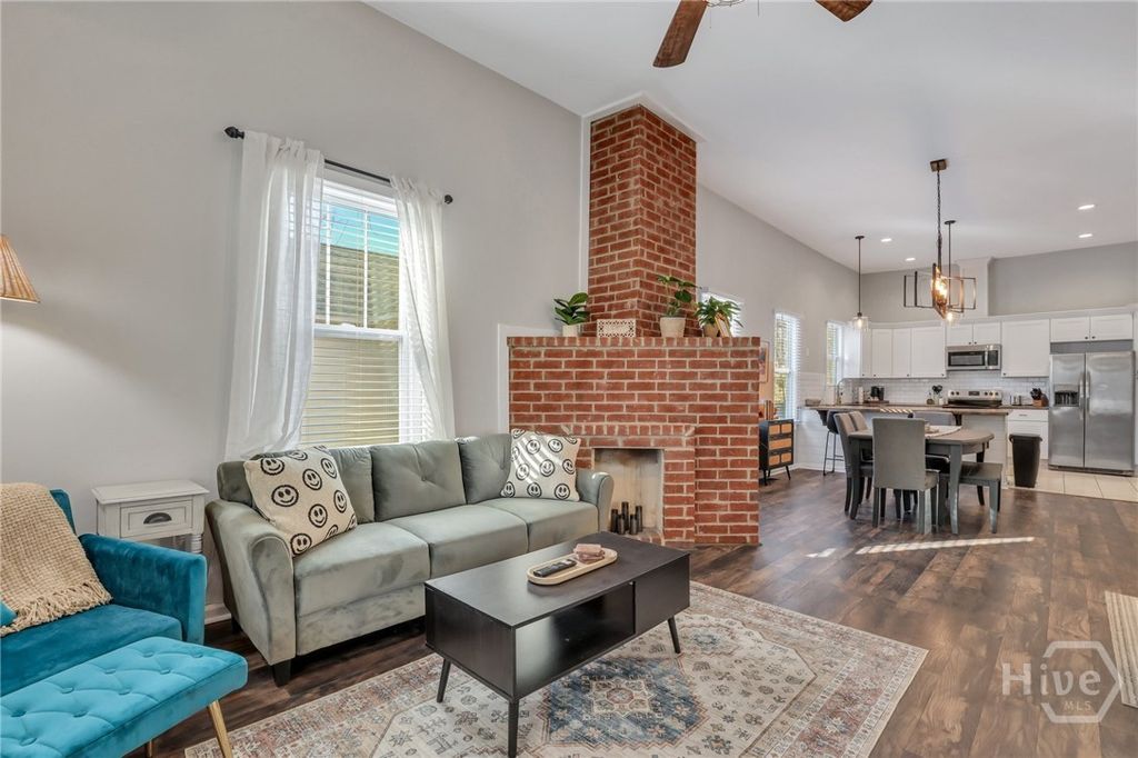 Image 3 of property listing at 920 E 37th Street, Savannah, GA 31401