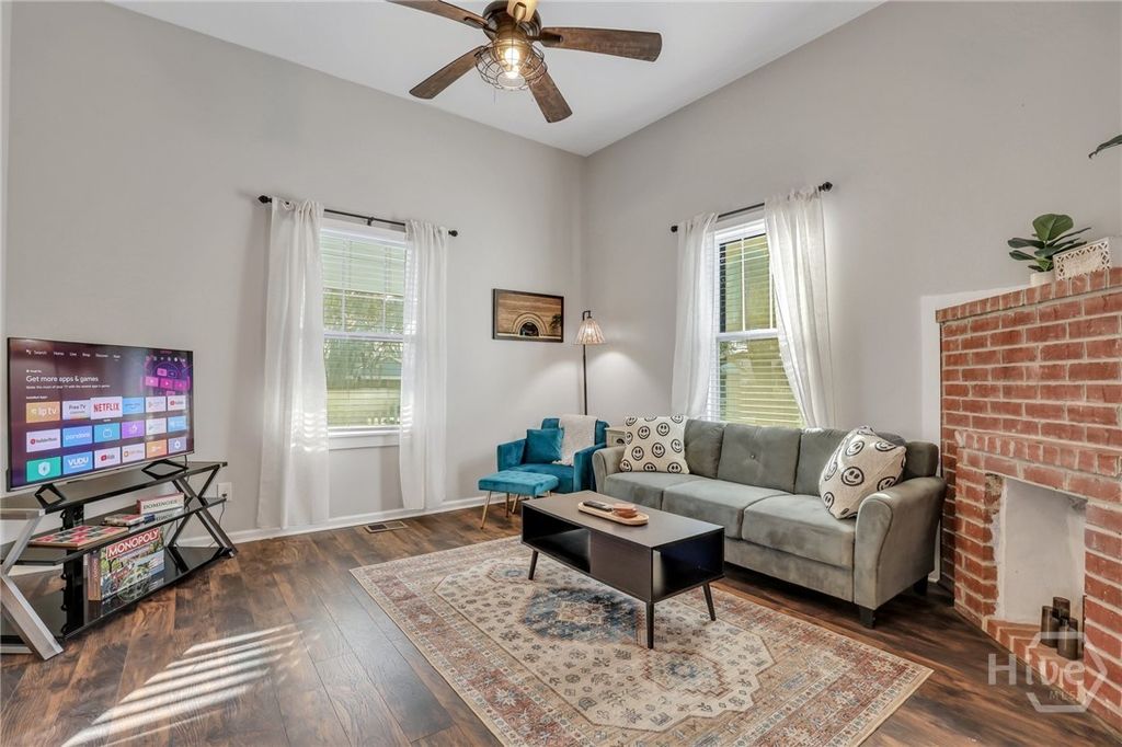 Image 4 of property listing at 920 E 37th Street, Savannah, GA 31401
