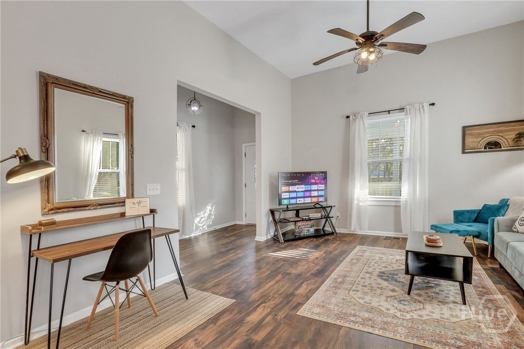 Image 5 of property listing at 920 E 37th Street, Savannah, GA 31401