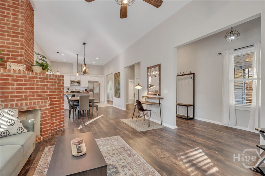 Image 6 of property listing at 920 E 37th Street, Savannah, GA 31401