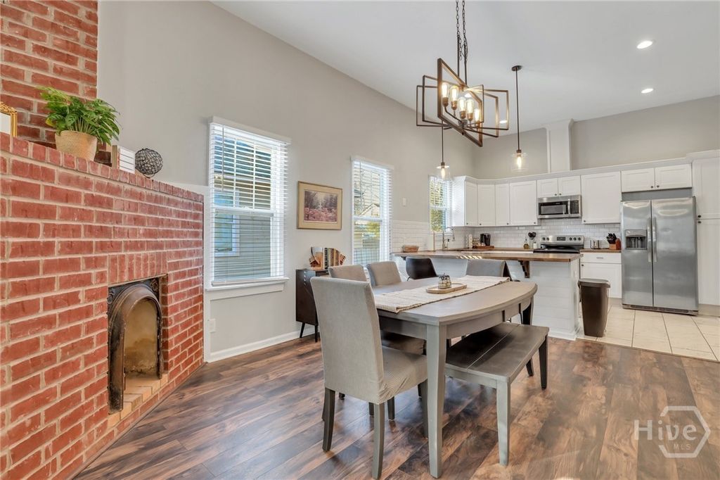 Image 7 of property listing at 920 E 37th Street, Savannah, GA 31401