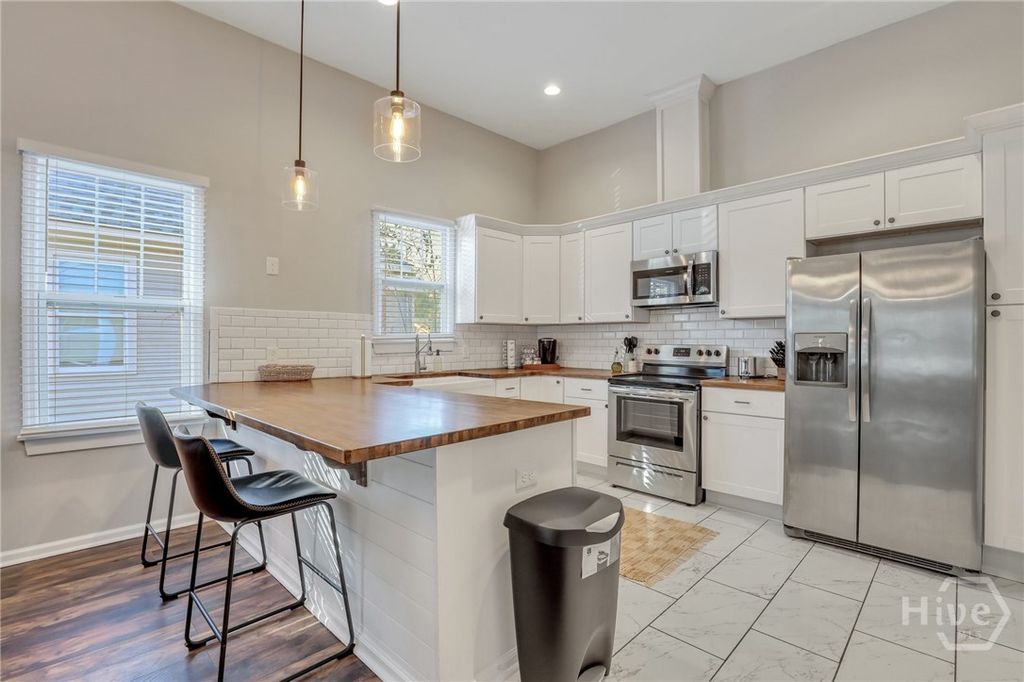 Image 8 of property listing at 920 E 37th Street, Savannah, GA 31401