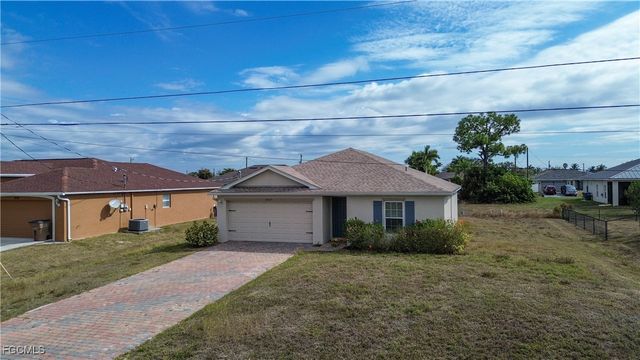 2927 NW 4th PL, Cape Coral, FL 33993