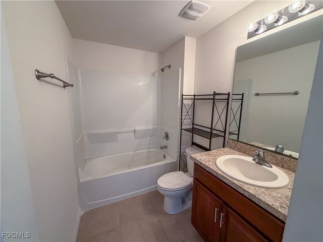 2927 NW 4th PL, Cape Coral, FL 33993