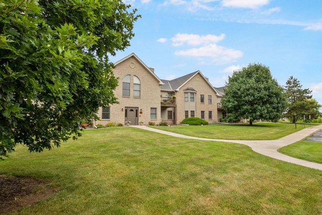 942 Oconomowoc PARKWAY, Oconomowoc, WI 53066