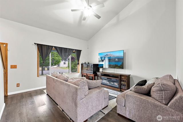 9997 Greenleaf Loop SE, Yelm, WA 98597