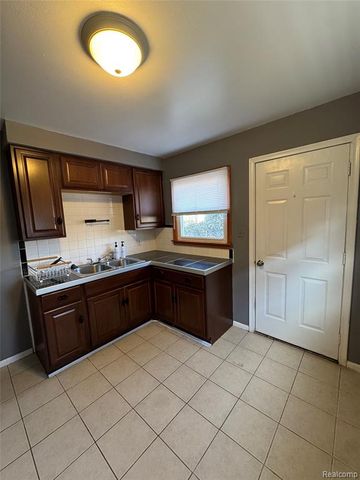 1818 N Center Street, Royal Oak, MI 48073