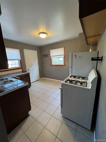 1818 N Center Street, Royal Oak, MI 48073